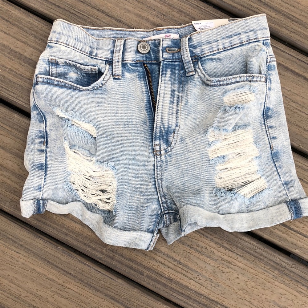 Light wash mom shorts